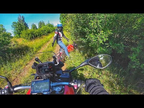 Видео: В деревне на BMW F850GS. Димас упал дважды | Дальняк на мотоцикле Часть 2