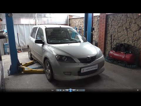 Видео: Замена передних тормозных колодок на Мазда 2 1,6 Mazda 2 2004 года