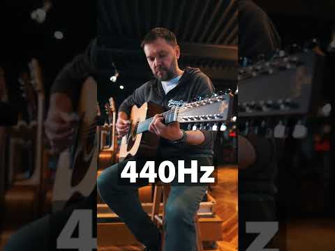 Видео: Эффектный трюк на 12-струнной гитаре! 440 герц