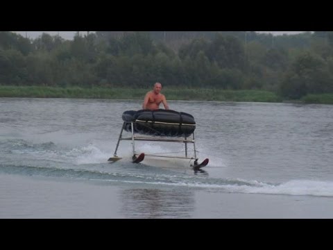 Видео: МатрасоЛыжеКрыл: буксируемое средство, использующее поверхностно-скользящее водное крыло.