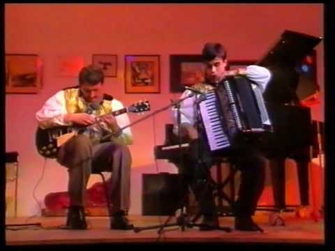 Видео: Crimean tatar best musicians - Сейран Османов и Соин "Гарик" Исатов в Москве 2000г.