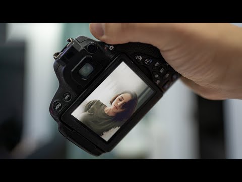 Видео: СДЕЛАЙ ТАК, и ты снимешь крутое фото даже в СКУЧНОМ месте! - Композиция в Фотографии Для Начинающих