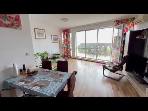 Видео: Просторен апартамент с панорамна гледка към морето в жилищна сграда в Равда