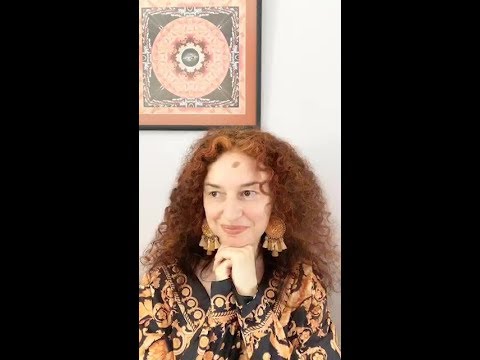 Видео: ❤️ Никой не пресича пътя ни случайно!