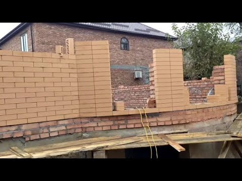Видео: небольшие нюансы по кладке полукруга в пустошовную кладку, кошмар по ГОСТу и загадочное отверстие