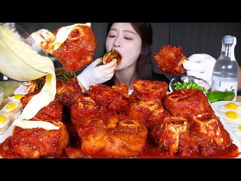 Видео: ASMR MUKBANG | Острые тушеные говяжьи ножки 🔥 Острые кимчи с зеленым луком, рисовые шарики, сыр