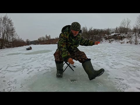 Видео: Рыбалка в середине февраля 2024 на речке