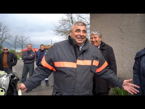 Видео: Началникът на пожарната в Елхово гл. инспектор Стоян Тенев се пенсионира, изпратиха го с почести