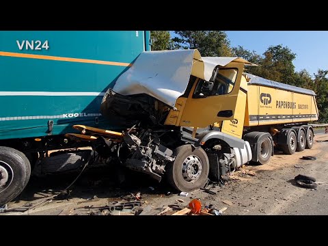 Видео: VN24 - 22.09.2020 - Небольшой транспортник разбился между грузовиками в аварии на A44