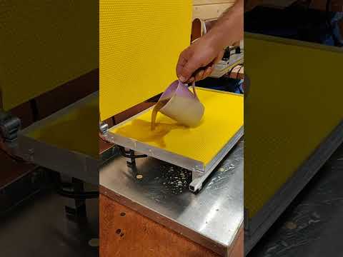 Видео: Крайняя настройка станка для изготовления вощины после конструктивных изменений.