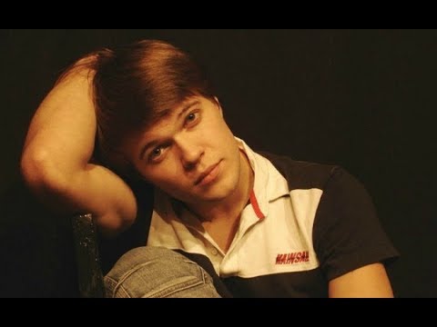 Видео: А Вы знаете с кем живёт звезда "Морских дьяволов" Антон Гуляев? Посмотрите на его жену-красавицу