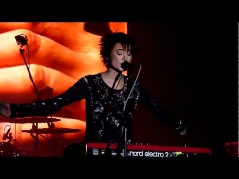 Видео: Земфира - Во мне (Arena Moscow 12.12.2011)