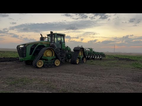 Видео: John Deere 770 9RX рыхлит стебли кукурузы