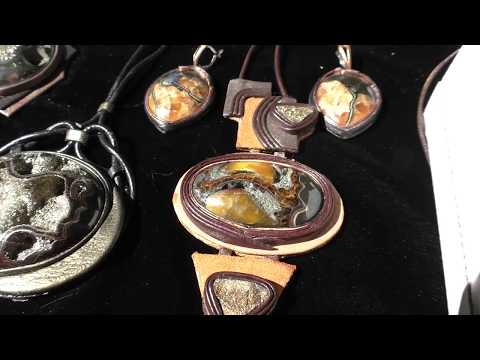 Видео: Авторские работы с натуральными камнями, в огранке из натуральной кожи