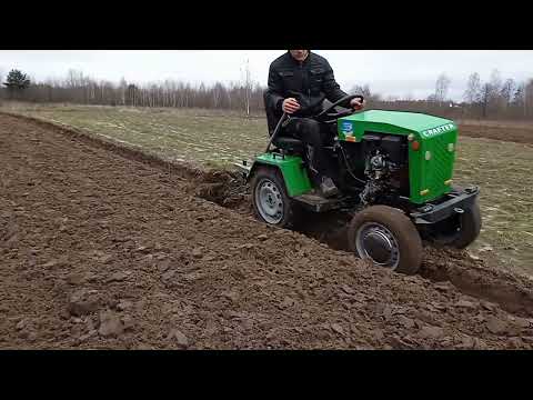 Видео: Осіння оранка саморобним міні трактором