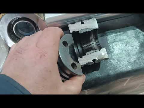 Видео: Ремонт рулевого гидроцилиндра погрузчика XGMA 932ll