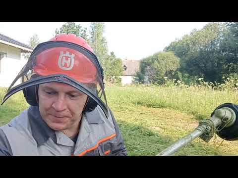 Видео: Кошу мотокосой Stihl FS350 без защитного щитка.