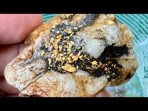 Видео: ВАУ ТАК БЕЗУМНО. 😱😱.! 10 ЛУЧШИХ ВИДЕО О ПОИСКЕ ЗОЛОТА.!! ТРАДИЦИОННАЯ ДОБЫЧА ЗОЛОТА, ПОИСКИ ЗОЛОТА