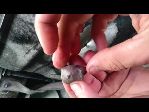 Видео: 🔧 Как устранить течь в бензобаке автомобиля — шпатлевка для ремонта бензобака Permatex — 95 Geo P...