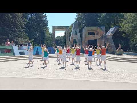 Видео: Танец "Топ, топ по паркету"