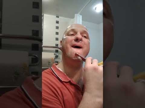 Видео: Бритьё опасной бритвой "Столичная"