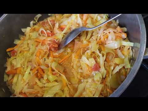 Видео: ТУШЕНАЯ КАПУСТА С ЯБЛОКОМ.