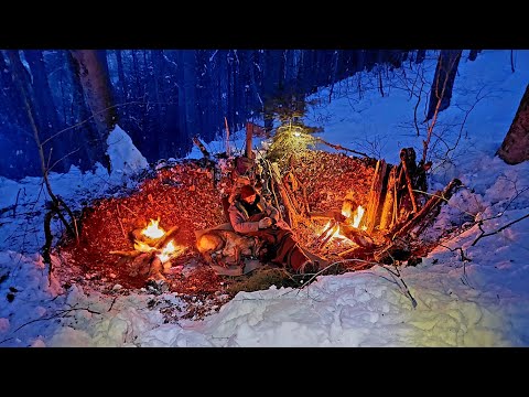 Видео: Как выжить ночью в ледяном глубоком снегу? Бушкрафт кемпинг, кулинария в дикой природе