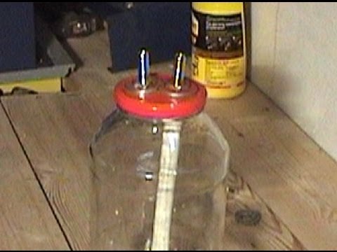 Видео: как сделать сухопарник из банки или барботер из банки, how to make a bubbler for moonshine