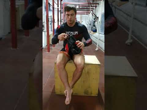 Видео: Как сделать так, чтобы перчатки не воняли?