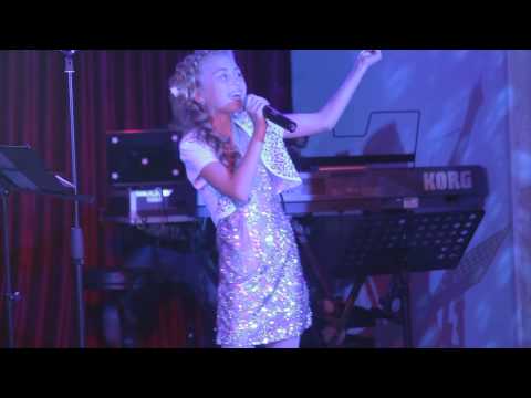 Видео: Софья Фисенко - Обручальное кольцо (Выступление на свадьбе сестры)