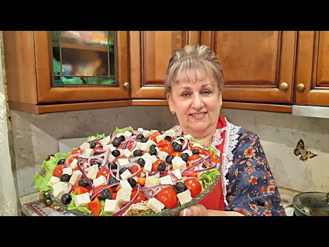 Видео: Этот салат известен на весь мир. Праздничный салат с курицей.