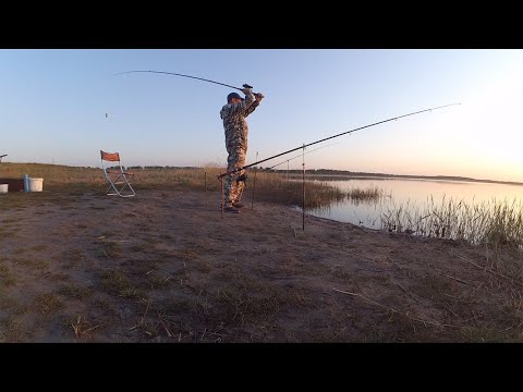 Видео: Рыбалка на пенопласт в мае. Ловлю карася на пружину (снасть "Удар")