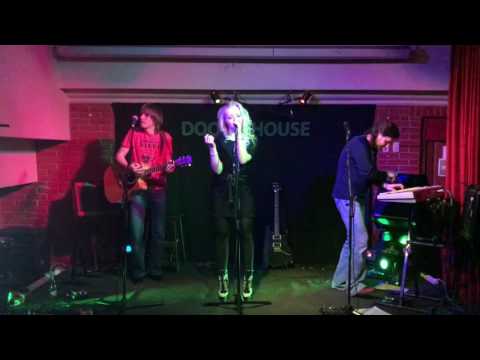 Видео: Сегодня в Мире - Девушка из харчевни