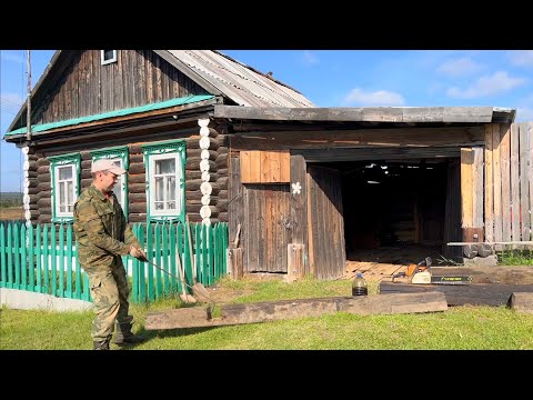 Видео: Поднимаю дом в заброшенной деревне/меняю нижние венцы/готовлю свежий урожай на уличной печи