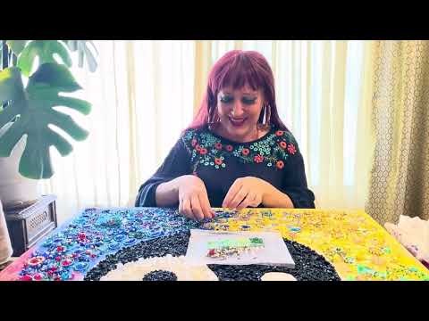 Видео: Вышивка бусами, бисером, пайетками, как я добавляю оттенки. Живой процесс вышивания. Картина Инь Ян