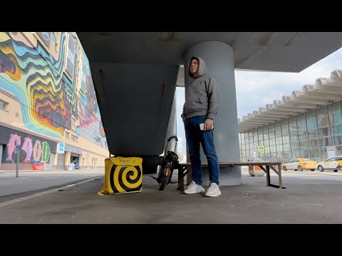 Видео: Курьер на моноколесе