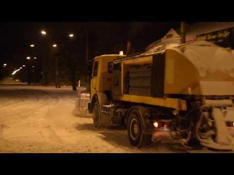 Видео: Уборка снега в ночь 23 января. Вид с кабины водителя КДМ