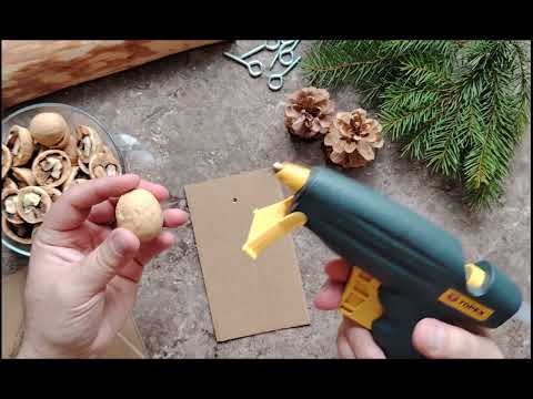 Видео: Мастер-класс по изготовлению кормушки для птиц из грецких орехов.