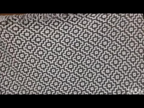 Видео: Плед, связанный крючком Простая геометрия