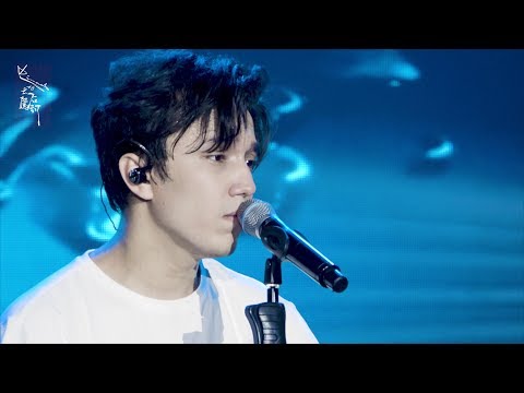 Видео: [Fancam] 秋意浓 Late Autumn - 迪玛希Dimash Димаш ,18/10/2019 WOW arena opening mini concert@Sochi