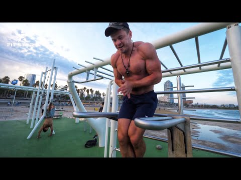 Видео: САМАЯ КРУТАЯ ВОРКАУТ ПЛОЩАДКА МИРА! НА ПЛЯЖЕ В БАРСЕЛОНЕ