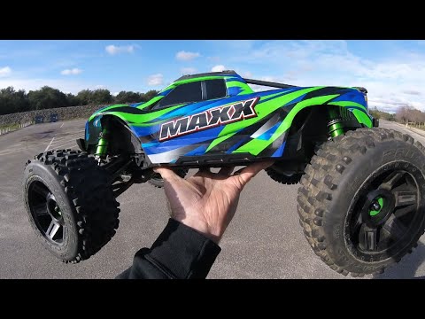 Видео: НОВЫЙ TRAXXAS MAXX V2 НАСТРОЕННЫЙ И БЫСТРЫЙ!!! Max8 в действии...