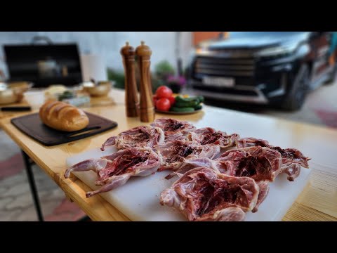 Видео: Перепёлки на гриле с сырным хлебом 🍞