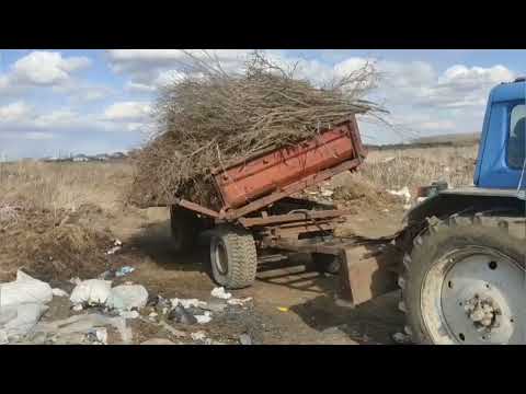 Видео: Работа в селе - в любую погоду... Вывозим мусор на свалку; ставим забор; завозим землю на огород.