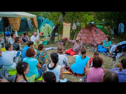 Видео: Иван Царевич читает сказку «Во лбу Солнце, на затылке - Месяц».