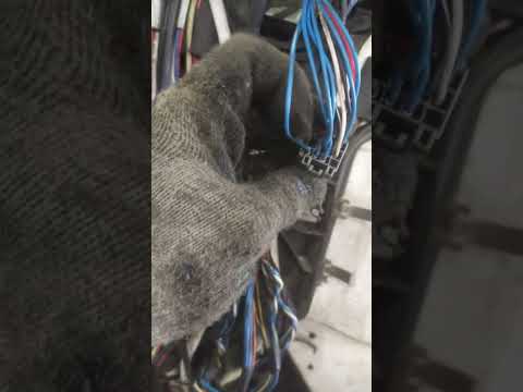 Видео: Даф 105  не работают указатели давления воздуха! часть 1!