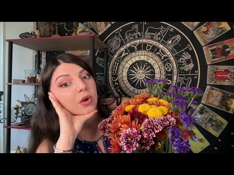 Видео: Скучает ли он по вам? Как вспоминает? Таро Юлия Петрова