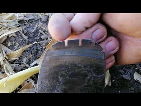 Видео: Уборка кукурузы. Доработка заводского ножа бензокосы.