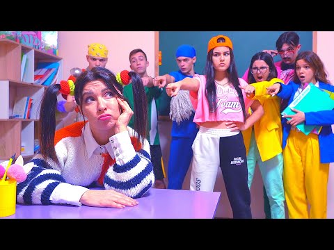 Видео: КОМУ ТРУДНЕЙ ПОДРОСТКАМ ИЛИ УЧИТЕЛЯМ ? ЭТО ТЕБЕ НЕ ШКОЛА