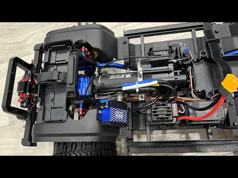 Видео: Распаковка лебёдки на 35кг / УСТАНОВКА ЛЕБЁДКИ 35кг и эксперимент с колёсами на RC модели